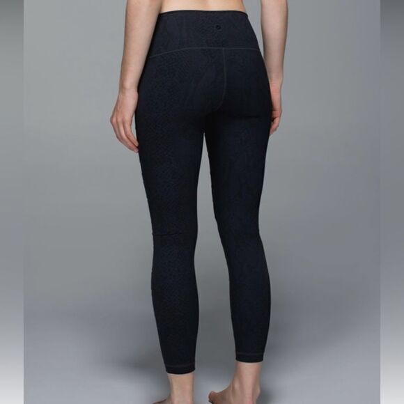 Lululemon High Times Tech Mesh - Picture 2 of 5